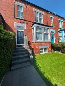 a brick building with stairs leading to a door at 6 BR Home Free Parking Sleeps 14 Table Tennis City Centre Pool Table in Central Station