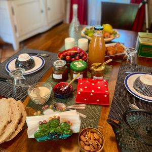 a table with food and other foods on it at La Dorépontaise CHAMBRE D'HOTES in Pondaurat +43 photos