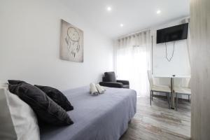 a bedroom with a bed and a living room at Apartamentos e quartos Primorosa in Nazaré