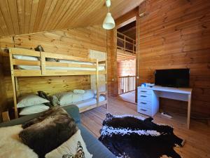 a log cabin with a bunk bed and a desk at Chalet Etoile in Abondance