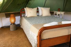 a bedroom with a bed with a lamp on it at Montijo Garden - Glamping 25min de Lisboa in Montijo +27 photos