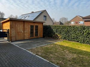 a building with a solar roof with a garage at Ferienhaus Sandstrand in Cuxhaven