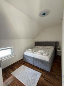 a small bedroom with a bed in a room at Jasmin in Jošanička Banja