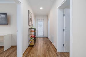 a hallway with white walls and a wooden floor at Villa LeSt in Gabonjin