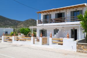 a white building on the side of a road at À La Plage Residences 03 in Platis Gialos