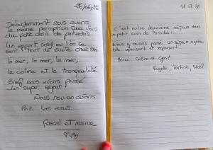 a hand holding a piece of paper with handwriting on it at Un petit Paradis, 5 minutes à pied plage Robinson, terrasse, parking privé, WIFI, vue sur dunes et mer, très ressourçant, à Marseillan Plage in Marseillan