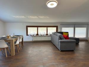 a living room with a couch and a table at Venice Airport House in Venice