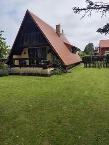 a house with a red roof on a yard at U Cecylii in Rowy