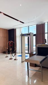 a large room with a gym with a table and a machine at Hills Managed by Dedeman in Erbil