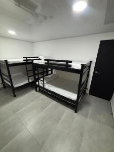 a room with two bunk beds in a room at Hotel Logistico in Santa Marta +2 photos