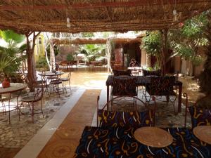 an outdoor patio with tables and chairs and tables at Auberge Triskell in Nouakchott