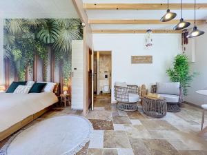 a bedroom with a bed and chairs in a room at Le Cocon Tropical - Cosy, Clim, Centre-ville, Jardinet, 2 personnes in Miramas +32 photos