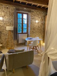 a living room with a couch and a table at Domaine de Gressac in Verfeuil