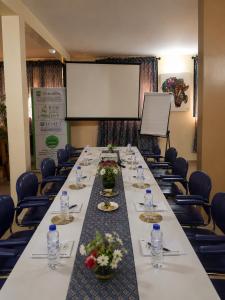 a long table in a room with chairs and a screen at Ecogîte Dégg-Jàmm in Mbour +44 photos