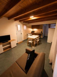 a living room with a couch and a table at Destino Patagonia in Esquel