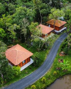 an overhead view of a house with a road at Fox pousada das águas in Prudentópolis