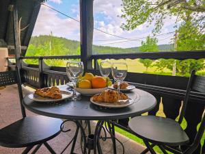 a table with plates of food and glasses of wine at Kuća za odmor Lipa Dora near Plitvice in Donji Babin Potok