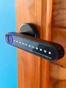 a black door handle on a wooden door at El Gran Jeronimo Hostal Rincon del Mar in Rincón