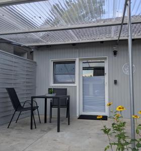 a black table and chairs on a patio at Ferienwohnung in Ranzig - klein aber fein in Tauche +5 photos