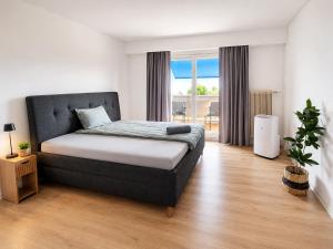 a bedroom with a bed in a room at Bright Lake-View Apartment in Montreux