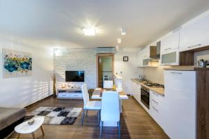 Η κουζίνα ή μικρή κουζίνα στο Apartment Mistral - Cosy Apartment with Sea view