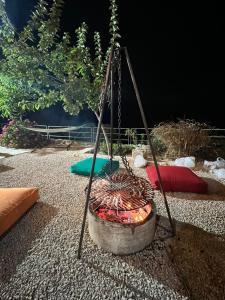 a fire grill in a pot on the ground at Fannoun Getaway Lodge by Hansa in Ḩayy al Qal‘ah