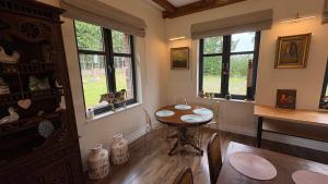 a room with a table and two windows at Warmińska Sielanka in Blanki