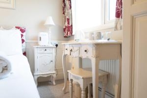 a bedroom with a sink and a desk next to a bed at Cransley in Bournemouth