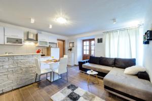 a living room with a couch and a kitchen at Apartment Mistral in Molunat