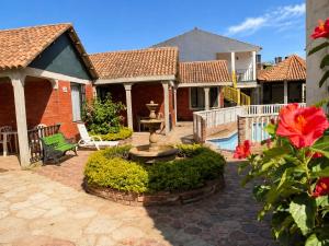 a courtyard with a fountain in front of a house at Hotel Aguablanca in La Mesa