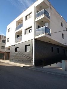 a white building on the side of a street at Lo Raconet in Deltebre