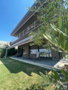 a view of the house from the backyard at Bardolino Luxury in Bardolino