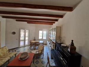 a living room with a couch and a table at Villino Irmgard in Butera
