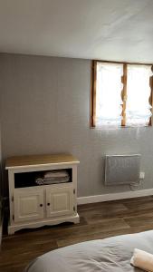 a bedroom with a bed and a table on the wall at Maison 2 couchages - parking in La Chaussée-sur-Marne