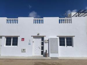 a white building with a door on the side of it at Casita Sofia in Caleta de Sebo