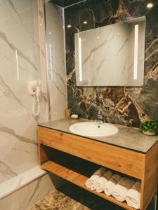 a bathroom with a sink and a mirror at Hotel Paradise in Ognyanovo