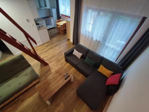 an overhead view of a living room with a couch at Apartmán Štiavnik in Vysoké Tatry