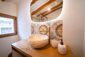 a bathroom with a large bowl on a wooden counter at El Planet - Apartamento con terraza in Benimantell +13 photos