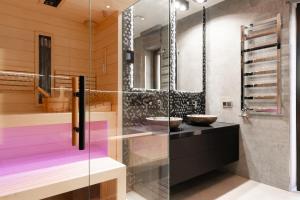 a bathroom with a glass shower and a sink at Villa Glam Wellness & Spa Retreat in Mogyoród +39 photos