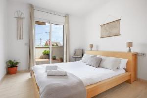 a bedroom with a large bed and a large window at Casa ELPI in Guardiola