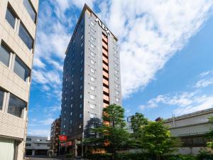 a tall building on a city street at APA Hotel Ginza Kyobashi Minami Tokyo Station Yaesu South Gate in Tokyo