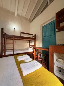 a bedroom with two bunk beds and a desk at Habitación Laurel Y Tomillo Independiente in Barichara