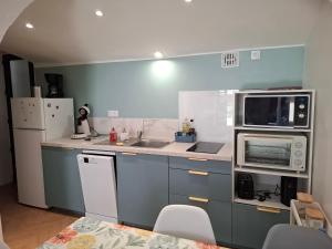 a kitchen with a sink and a microwave at La Vie Est Belle in Salles-la-Source