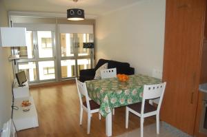 Kuchyňa alebo kuchynka v ubytovaní Apartamentos Cedeira
