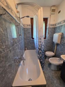 a bathroom with a tub and a sink and a toilet at Piccola Stella in Moggio Udinese