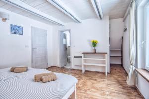 A bed or beds in a room at Chata Kamenie