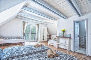 A bed or beds in a room at Chata Kamenie