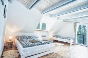 A bed or beds in a room at Chata Kamenie