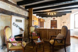 a living room with chairs and a table and a counter at Vue magique Coeur de Beynac in Beynac-et-Cazenac +20 photos