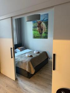 a bedroom with a bed and a picture of a bull at Apartament centrum-rynek Gorzów Wlkp. in Gorzów Wielkopolski